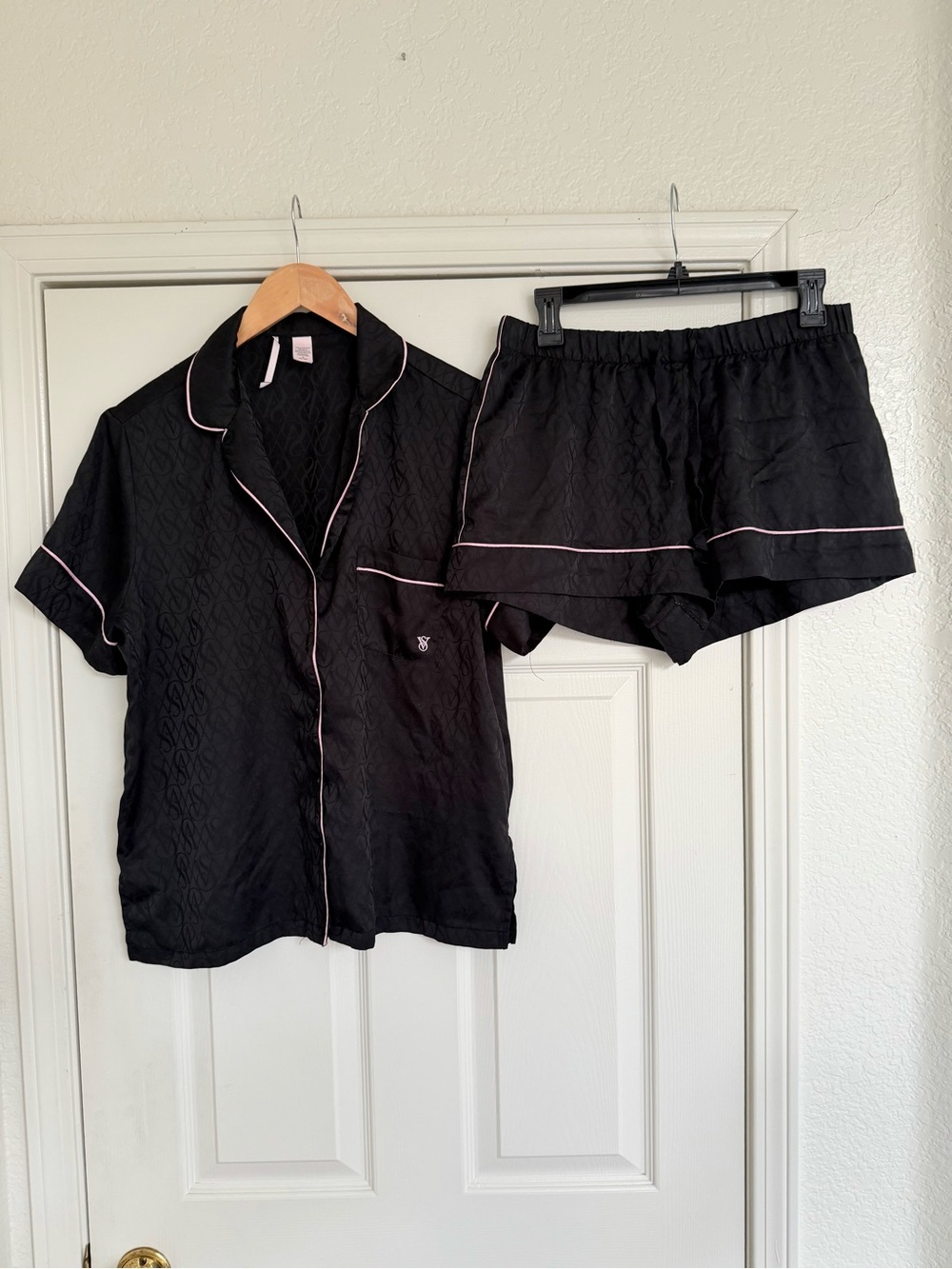 Victoria’s Secret Black And Pink Pajamas M